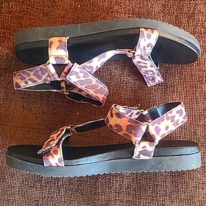 Jellypop Leopard Quest suedelike sandals